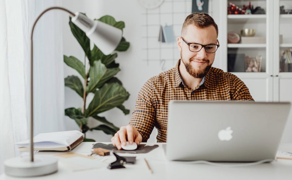 Expert Tips for Effectively Managing a USA Virtual Assistant